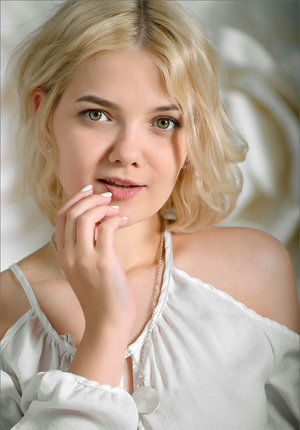 18 year old cutie Christine Paradise pulling denim shorts aside